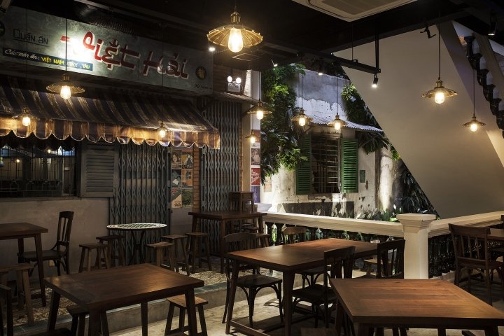 Design Plus (D+) 设计的第 12 号美食街餐厅，胡志明市 – 越南