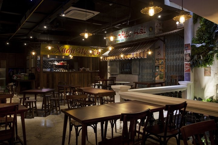 Design Plus (D+) 设计的第 12 号美食街餐厅，胡志明市 – 越南