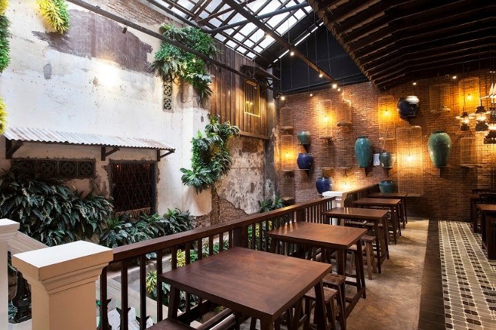 Design Plus (D+) 设计的第 12 号美食街餐厅，胡志明市 – 越南