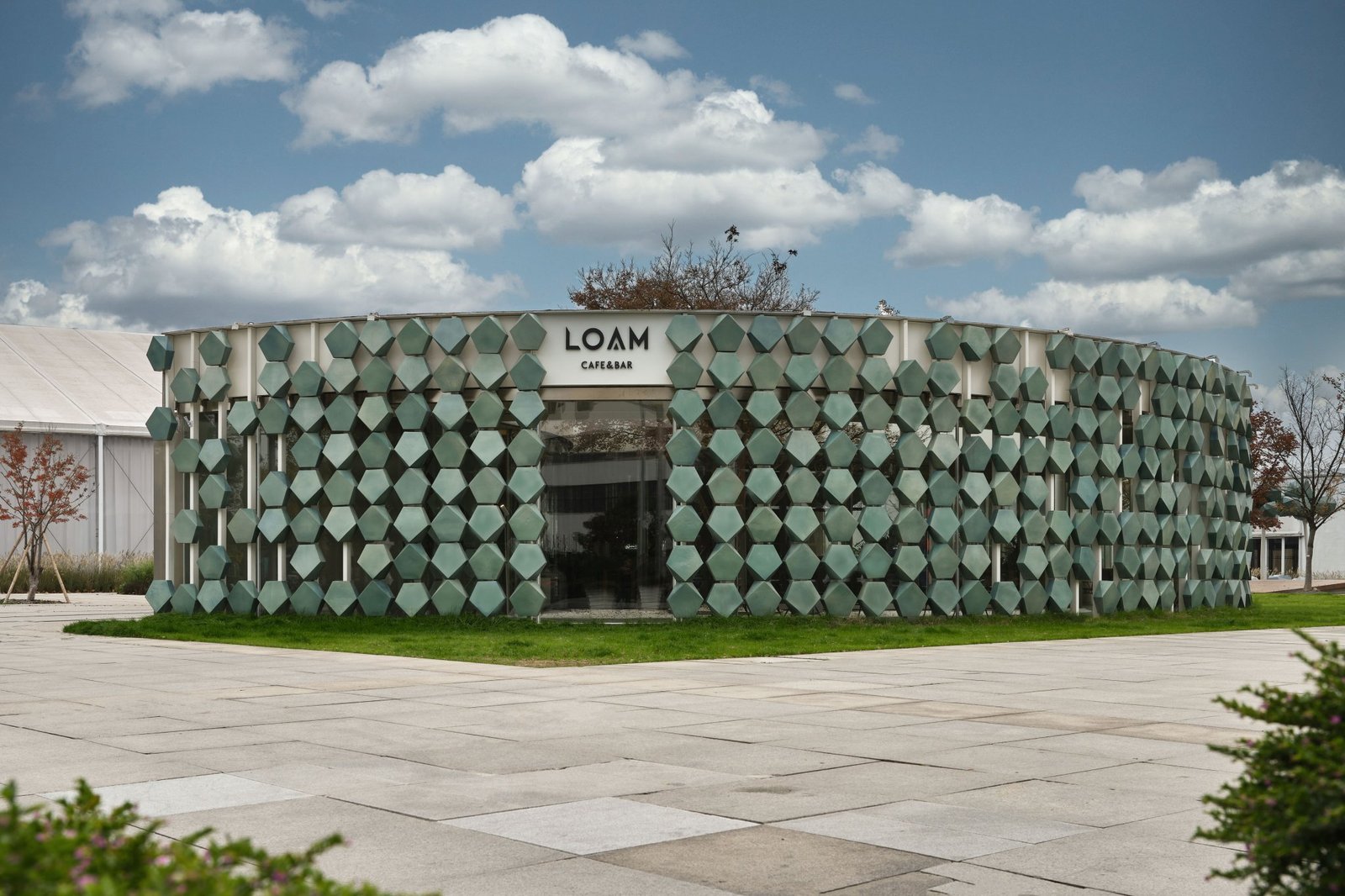 “漫步绿枫”– LOAM 咖啡厅 & 酒吧