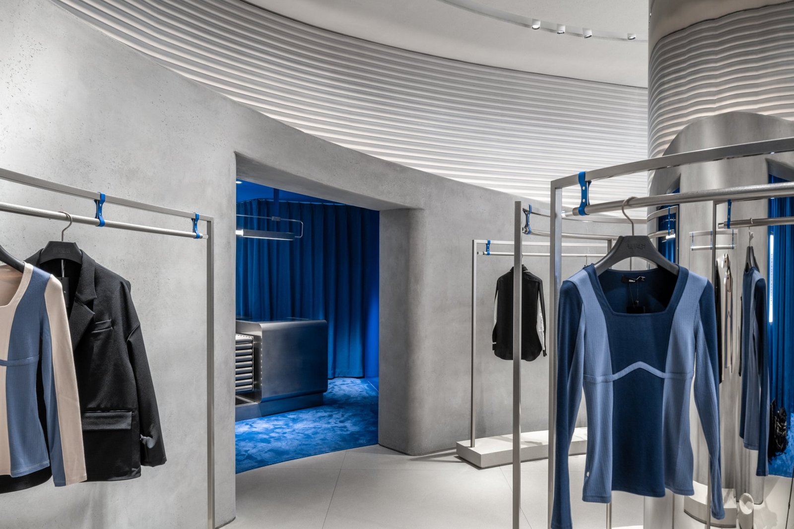 IEW.H 上海旗舰店：时空反重力之旅