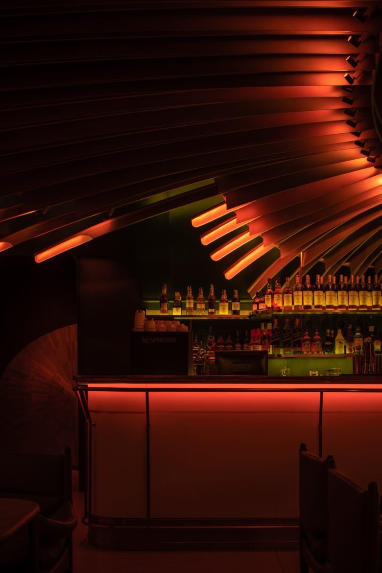 HDC Design 的 MINISTRY OF CRAB