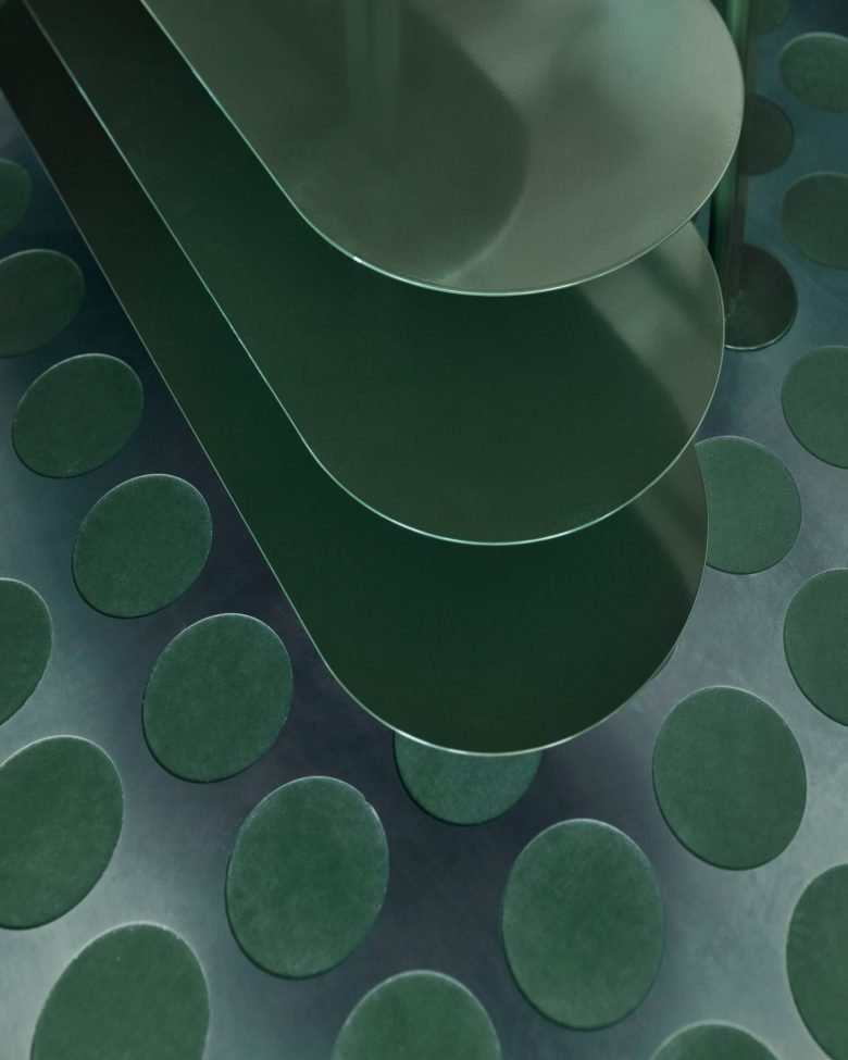 Carbon studio + KUUB 在荷兰 12 世纪的“城市城堡”内整合了零售空间