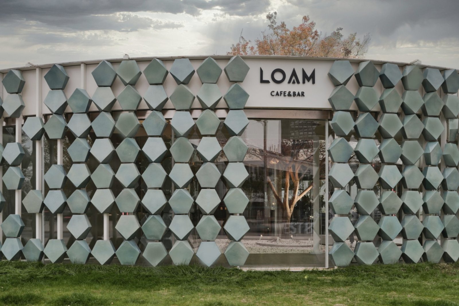 “漫步绿枫”– LOAM 咖啡厅 & 酒吧