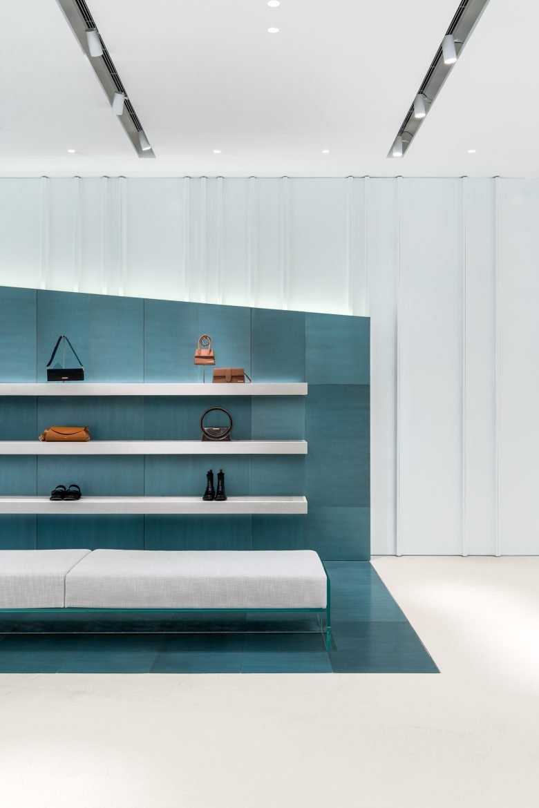 Réel 的 ASSEMBLE：当动态角度遇到“城市碎片”