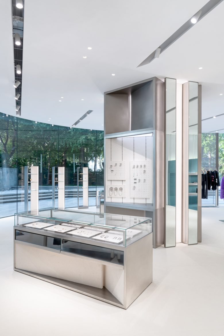 Réel 的 ASSEMBLE：当动态角度遇到“城市碎片”