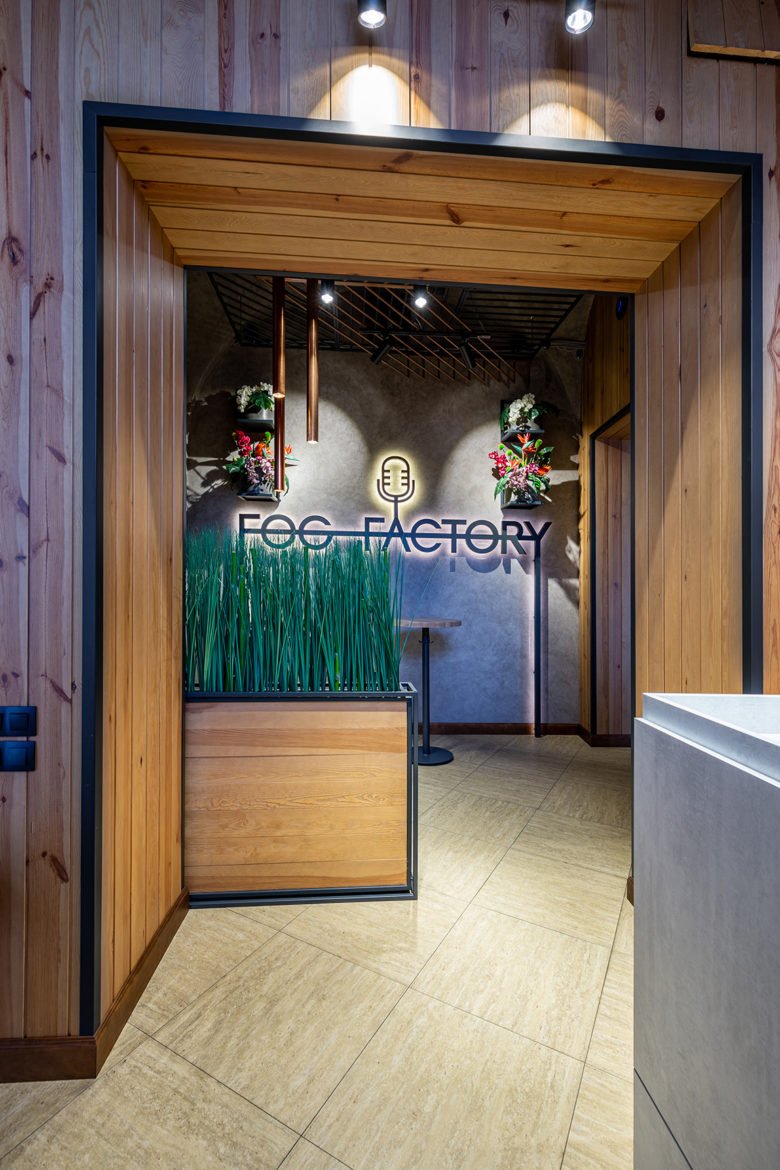 Znak 设计的雾工厂餐厅