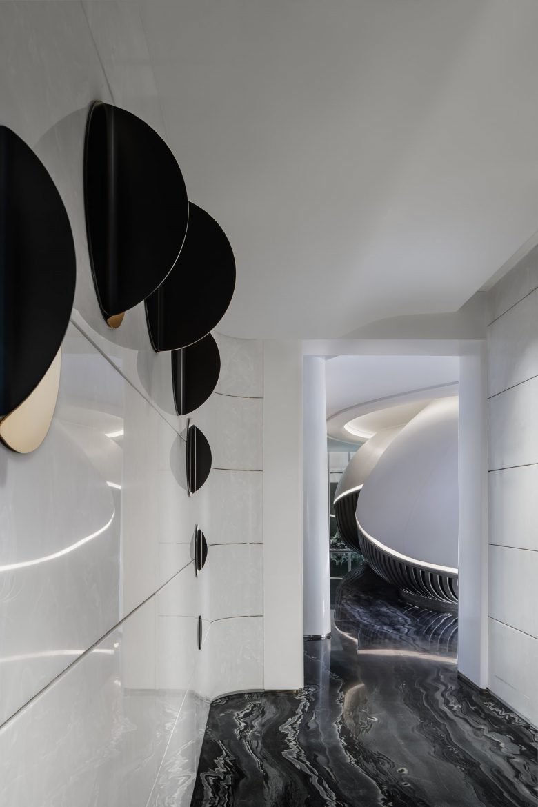 保利丰盛销售中心天际线花园，T.K. 楚设计