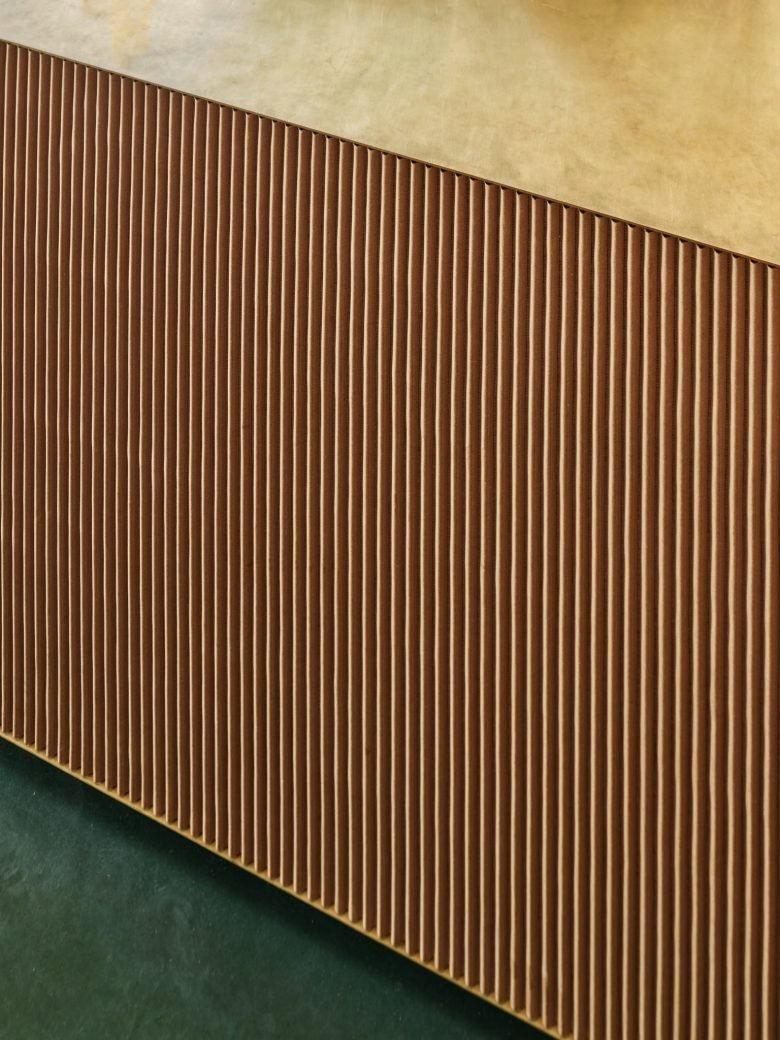 Carbon studio + KUUB 在荷兰 12 世纪的“城市城堡”内整合了零售空间