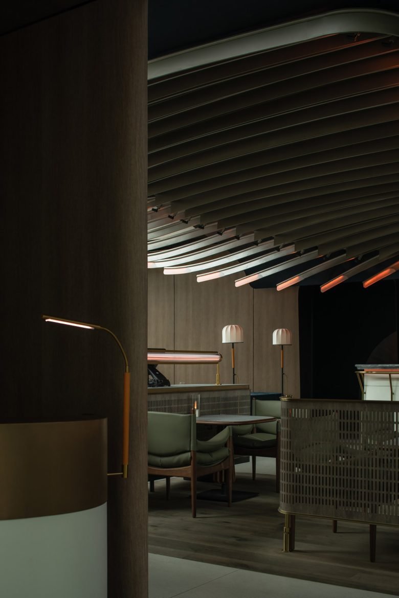 HDC Design 的 MINISTRY OF CRAB