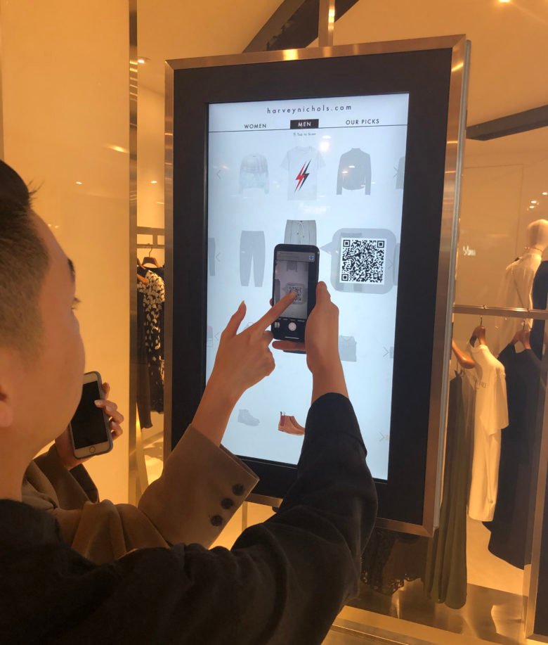 Studio Four IV 推出 Harvey Nichols 香港购物体验