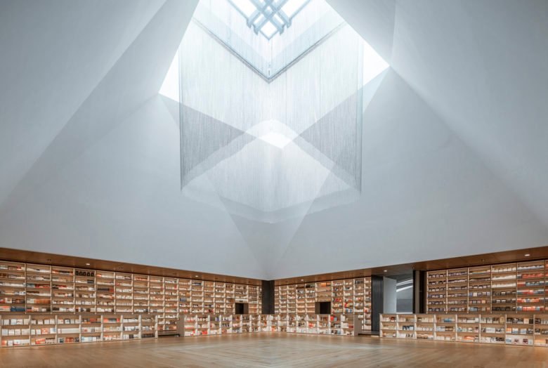 风动 E 庞书店 / Gonverge Interior Design