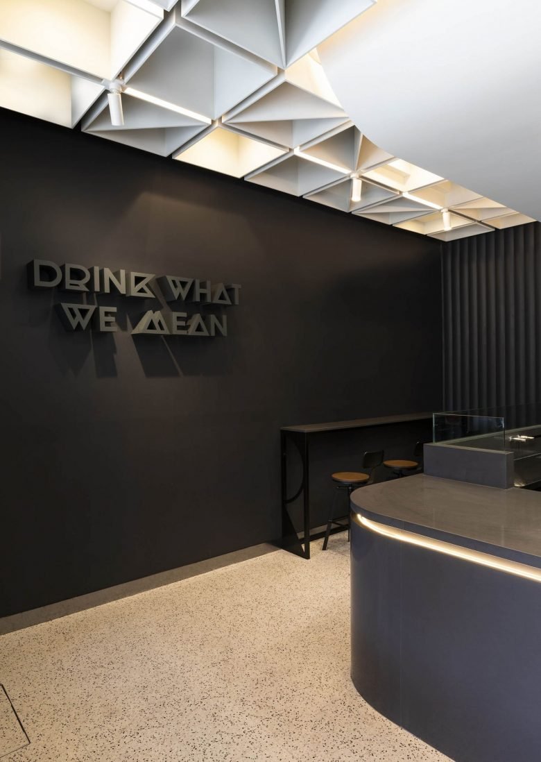 %22 – 单色和充满活力的色调和谐共存