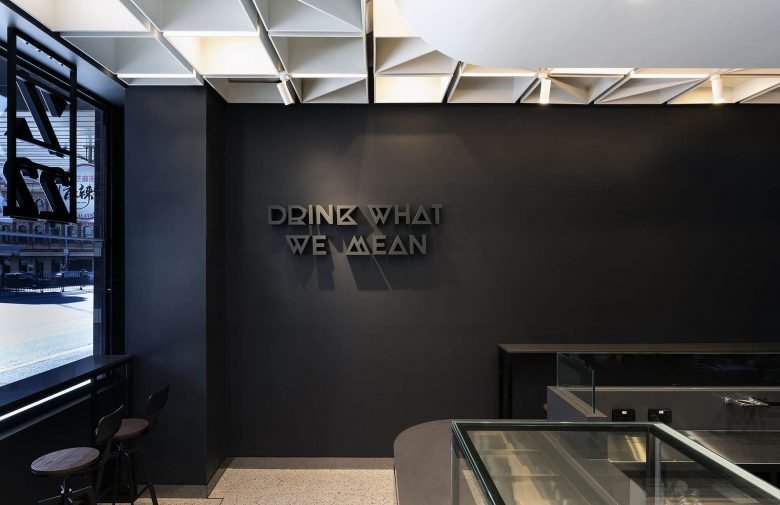 %22 – 单色和充满活力的色调和谐共存