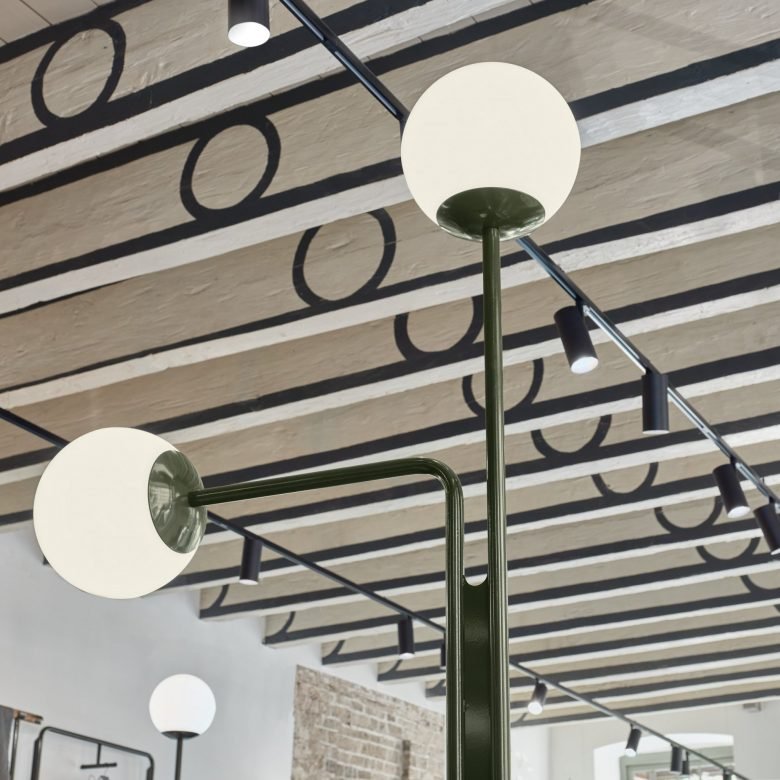 Carbon studio + KUUB 在荷兰 12 世纪的“城市城堡”内整合了零售空间