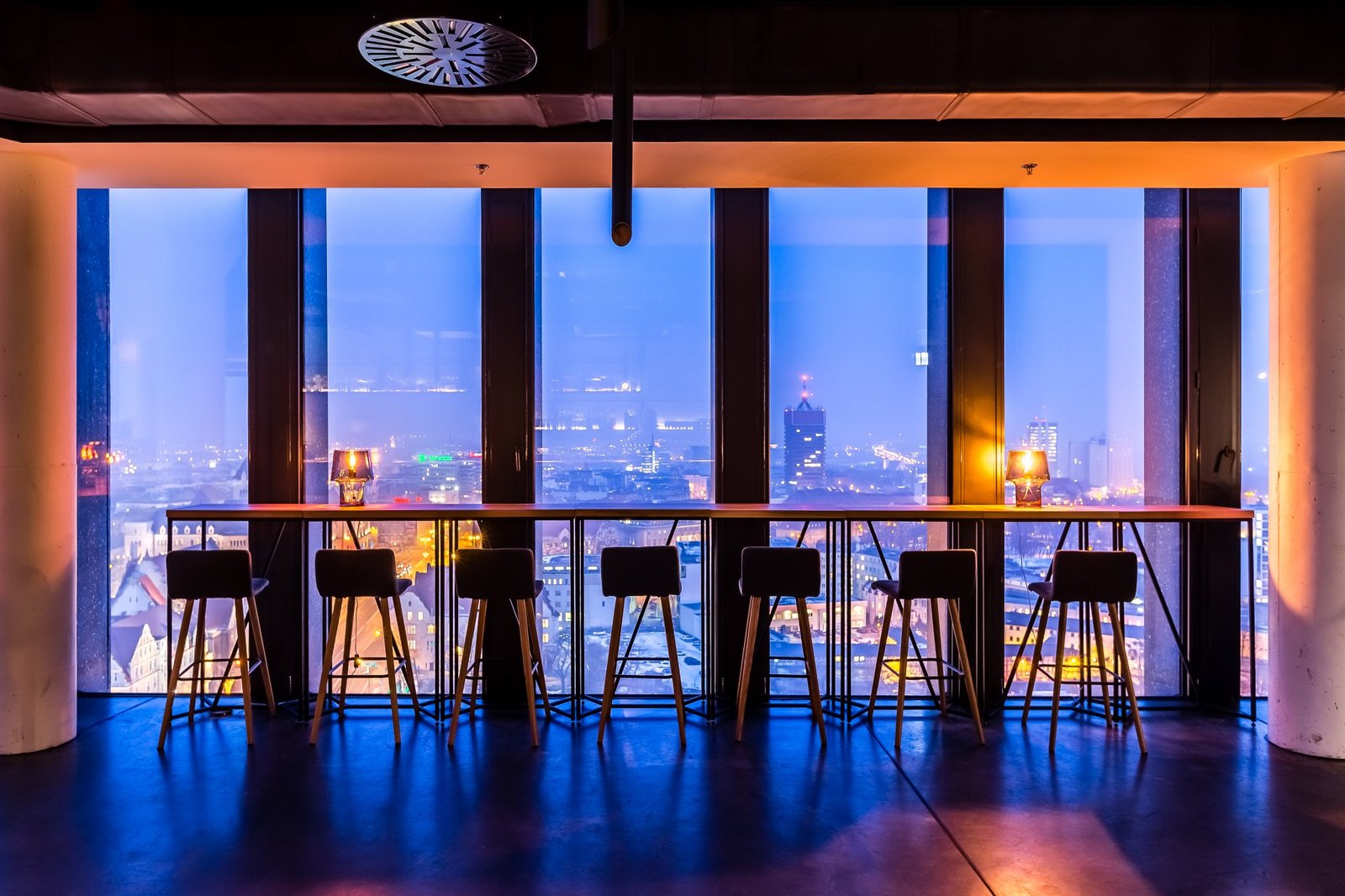 东方建筑师的穆斯酒吧