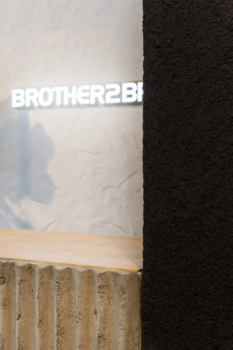 兄弟二兄弟奢侈品店；谢菲尔德