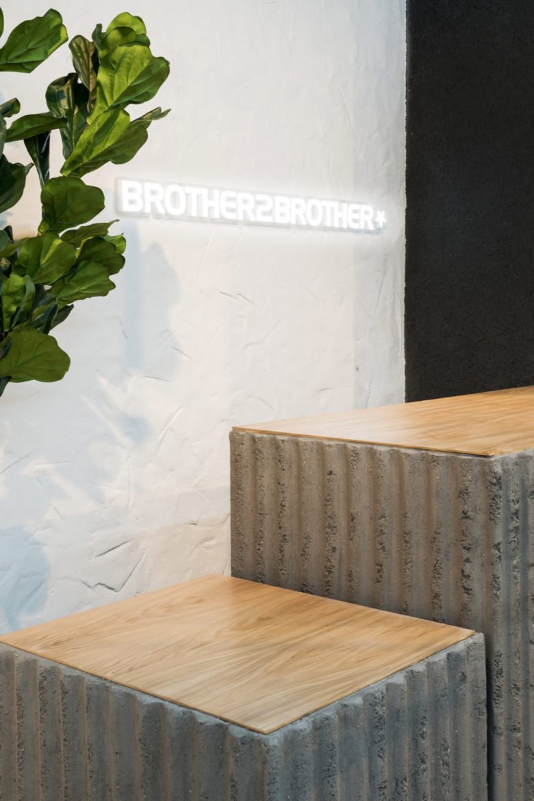 兄弟二兄弟奢侈品店；谢菲尔德