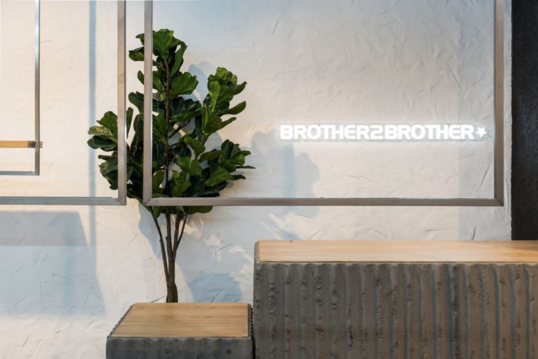 兄弟二兄弟奢侈品店；谢菲尔德