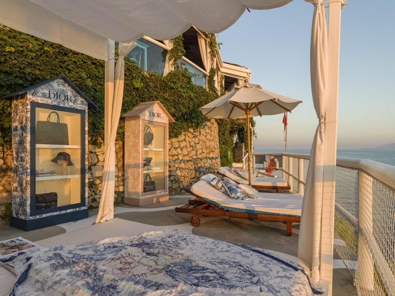 位于卡普里岛的迪奥快闪店：俯瞰地中海的洞穴。