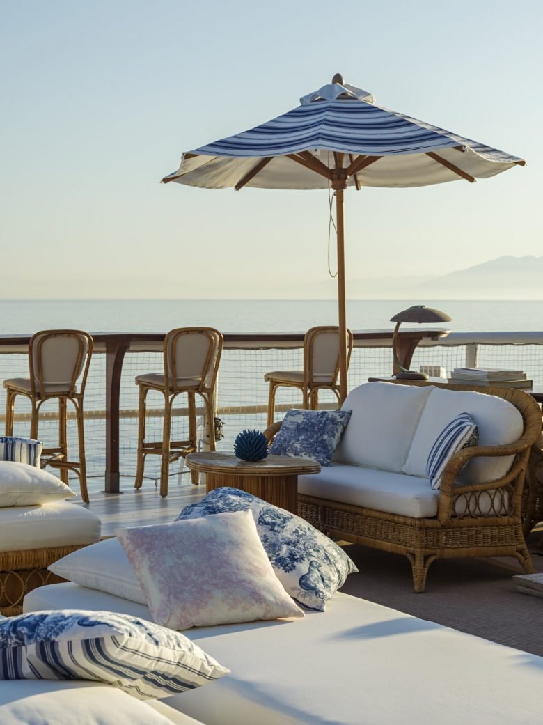 位于卡普里岛的迪奥快闪店：俯瞰地中海的洞穴。