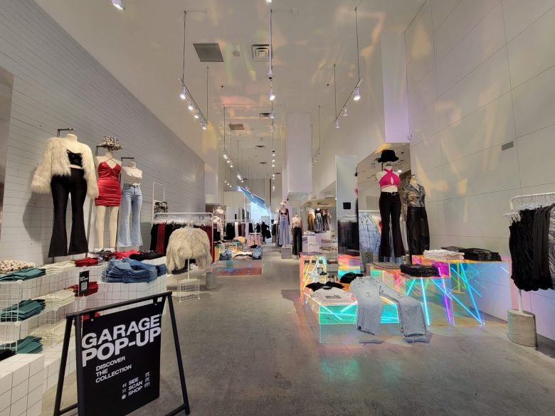 车库相连的快闪店