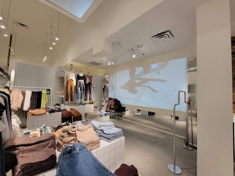 车库相连的快闪店