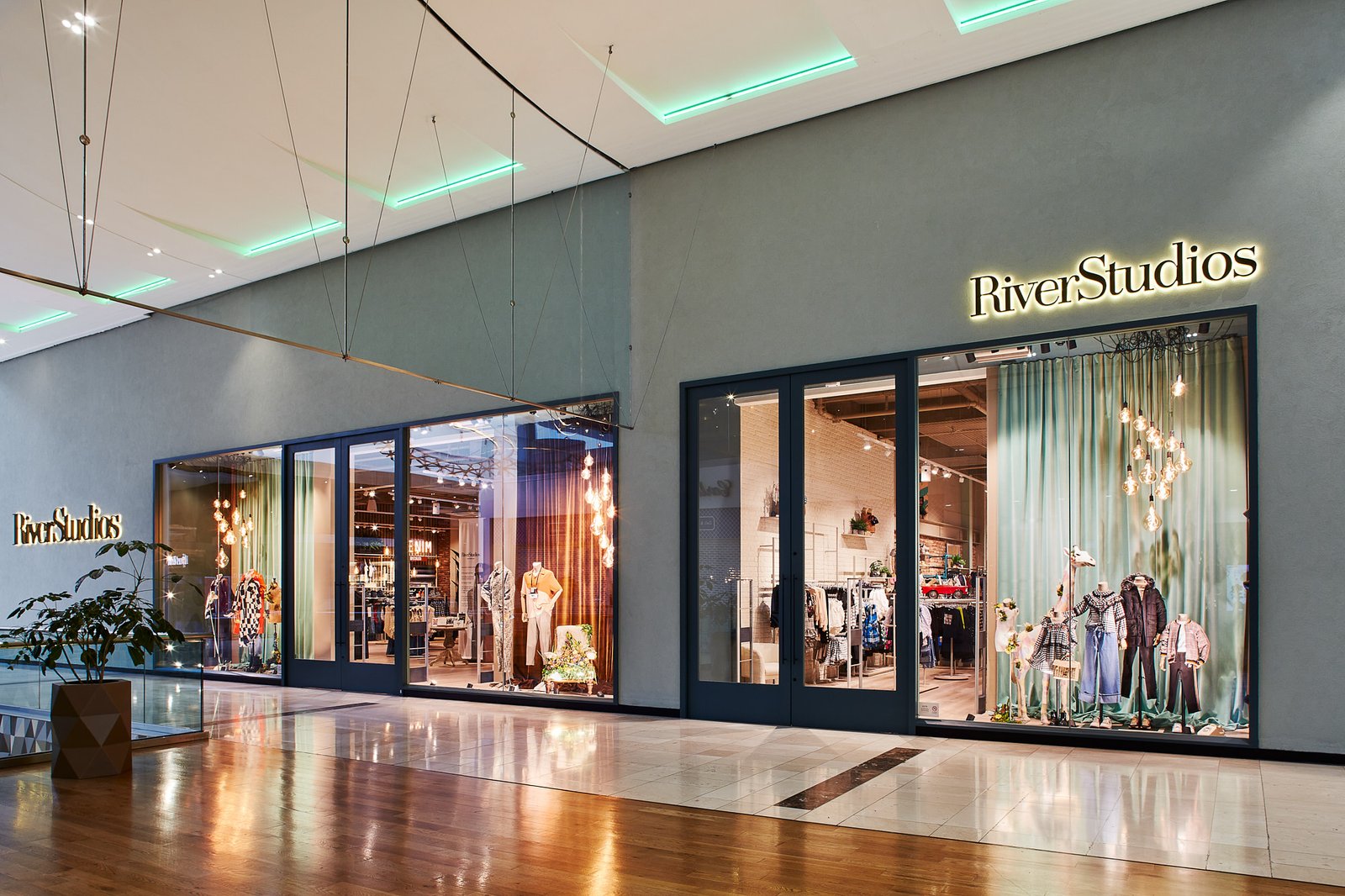 River Island 引入高端商店概念，彰显内部工艺