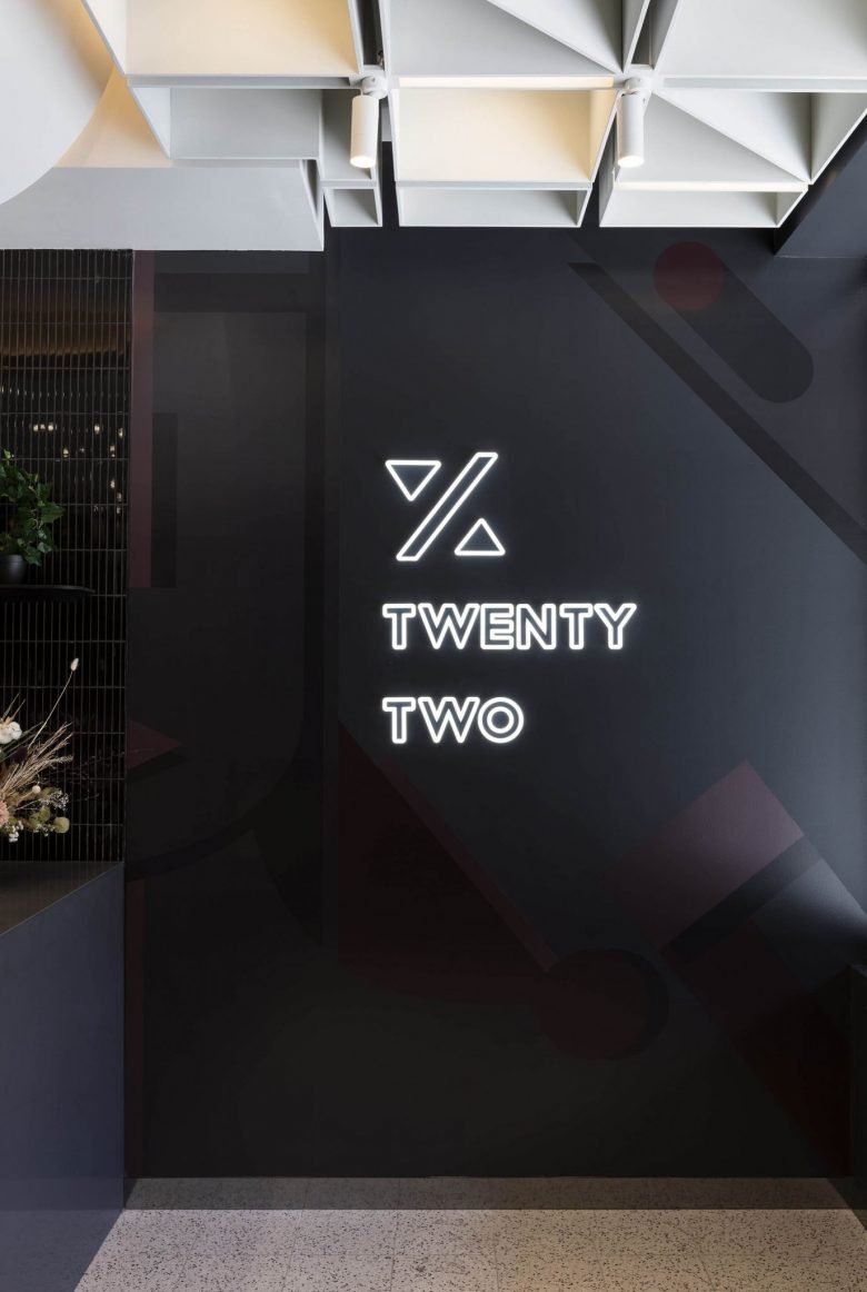 %22 – 单色和充满活力的色调和谐共存