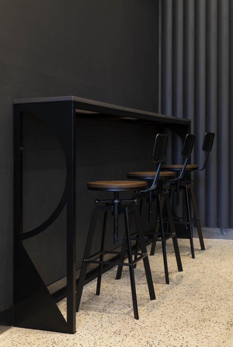 %22 – 单色和充满活力的色调和谐共存