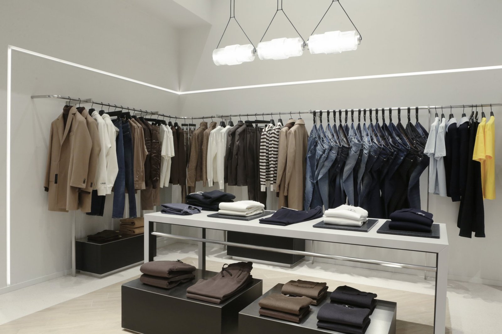 博洛尼亚的 Liu-Jo 男装系列 – 由 Poiesis 设计