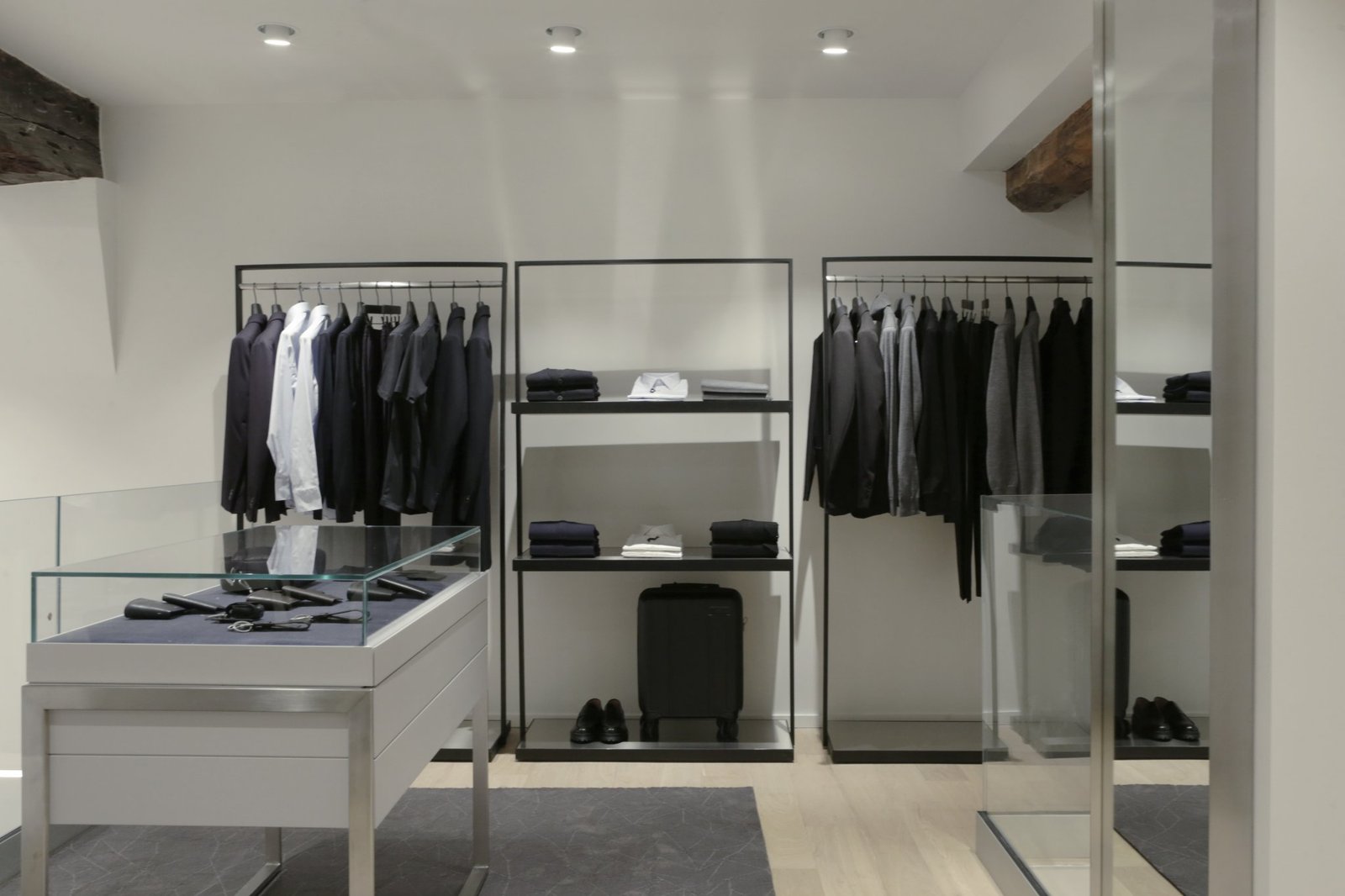 博洛尼亚的 Liu-Jo 男装系列 – 由 Poiesis 设计