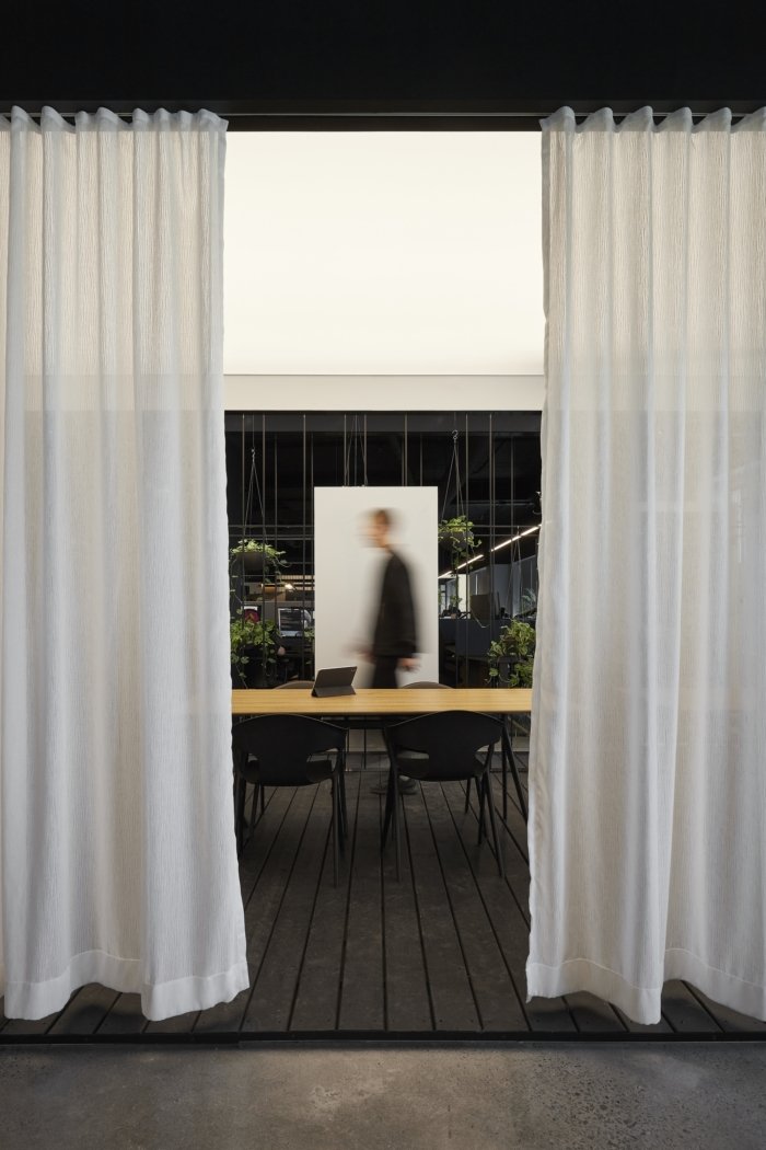 ACDF Architecture 的 2K 办公室