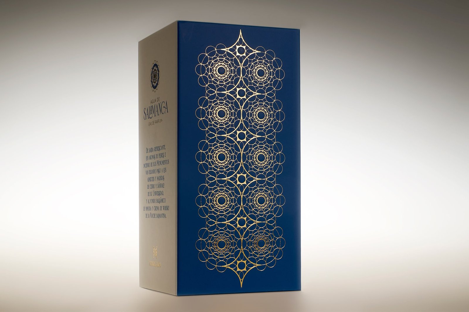 Agua de Salamanca 香水的包装设计。由萨尔维设计公司创建。