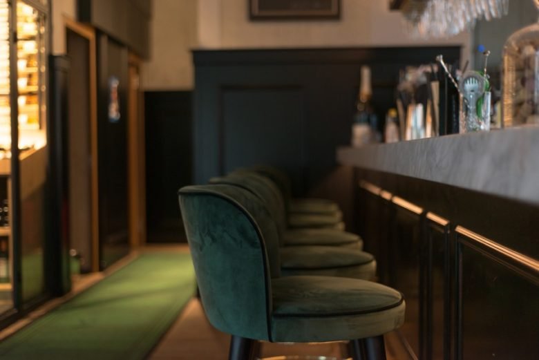 Riva Café & Weinbar by P&M Furniture