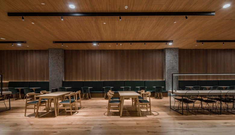 风动 E 庞书店 / Gonverge Interior Design