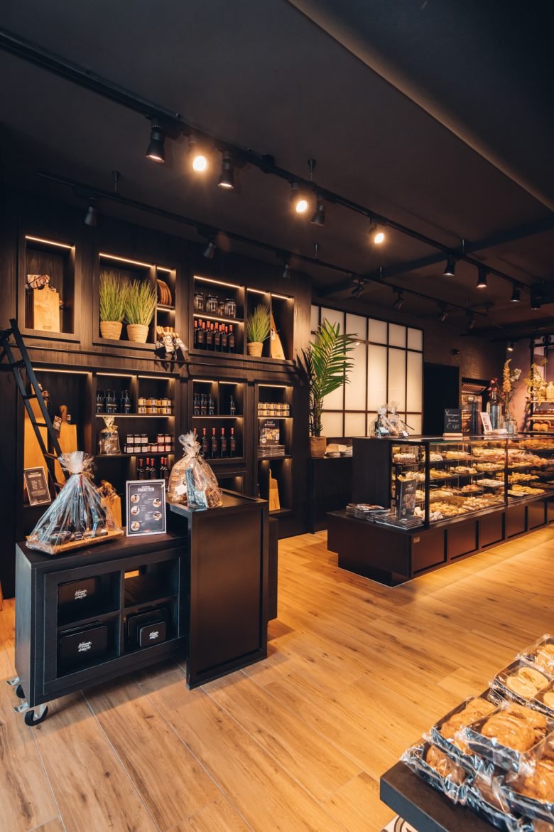 现代荷兰面包店设计 | 黑与白