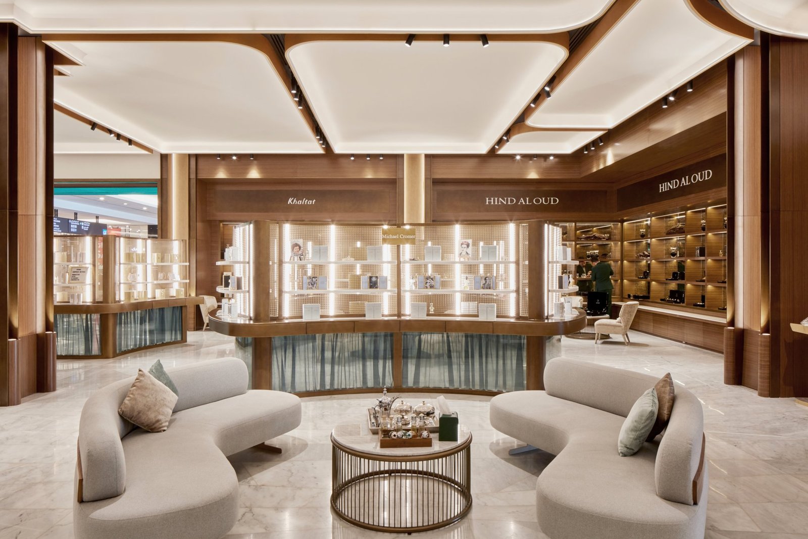 BANKER 金属丝网为阿布扎比达尔马购物中心的滚刀增添了闪亮效果 BANKER 金属丝网为阿布扎比达尔马购物中心的滚刀增添了闪亮效果