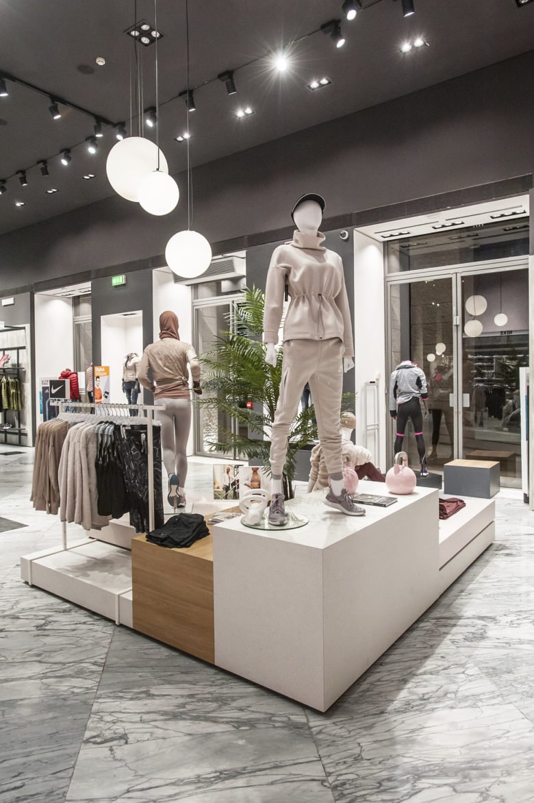 西萨尔法 | 罗马女性区女性化