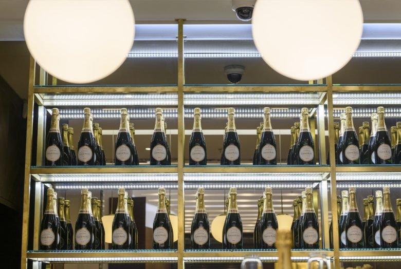 PRAVINS 珠宝店由 Lisa Moss 设计