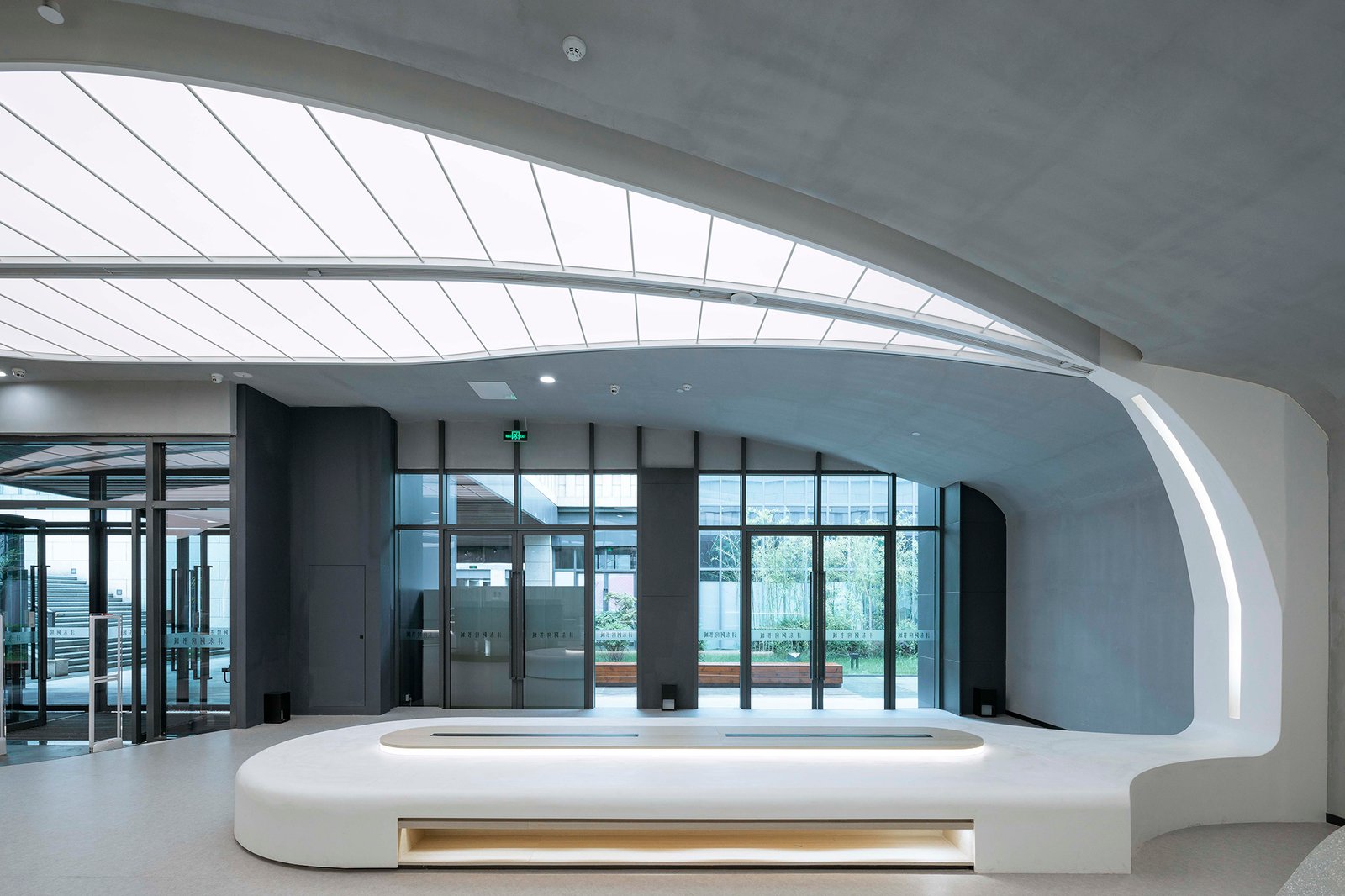 风动 E 庞书店 / Gonverge Interior Design