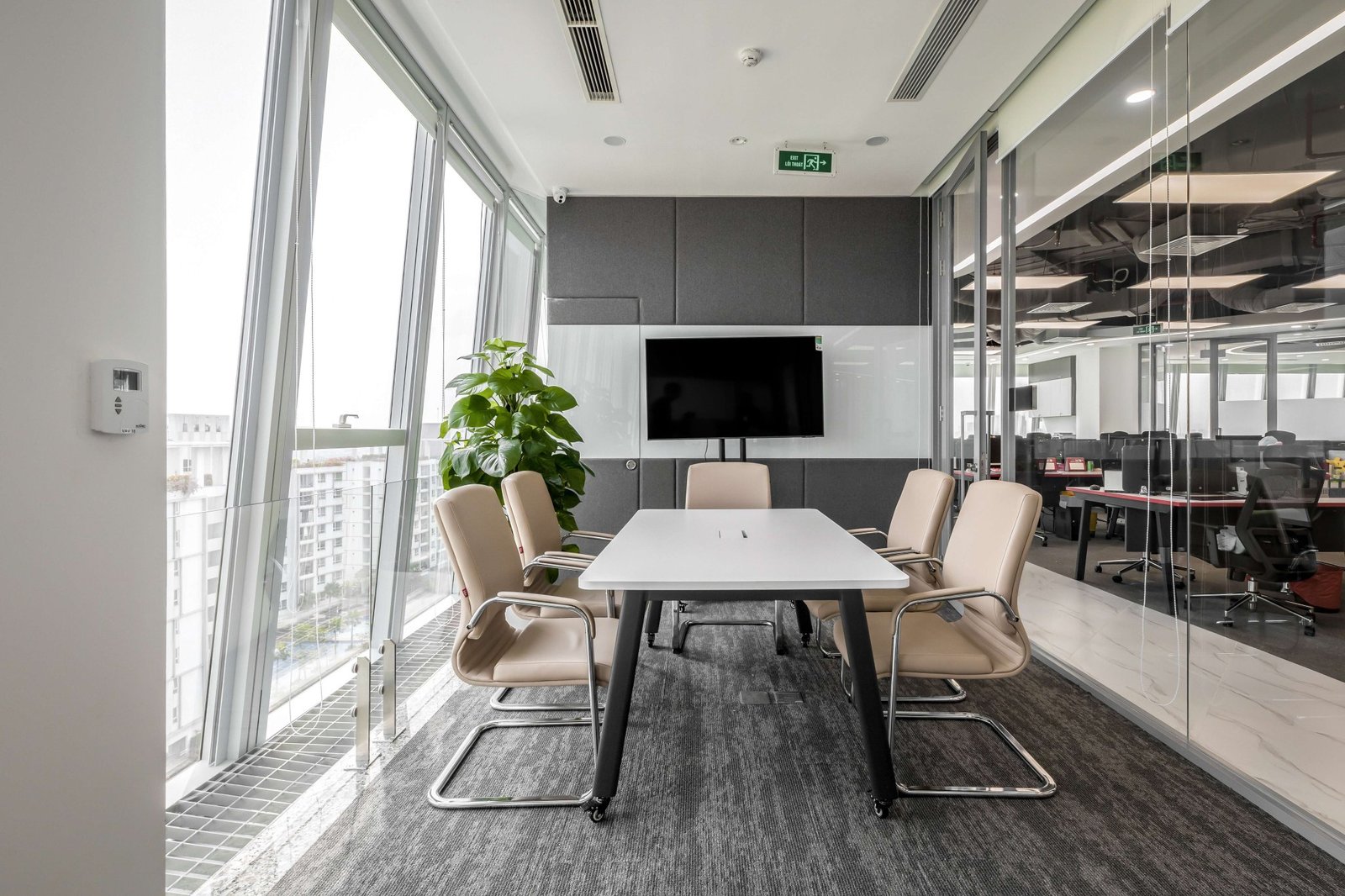 Vacons Architects 设计的 J&T 国际办公室