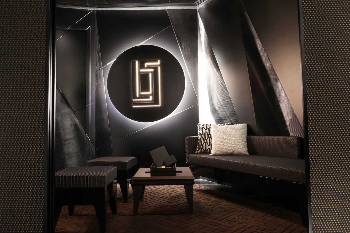 Serge Lutens 首家亚洲概念店，由 centdegrés 设计