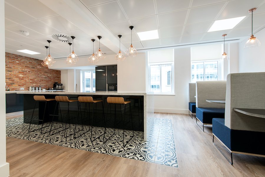 西伦敦绘画集团的 CentralNic 办公室