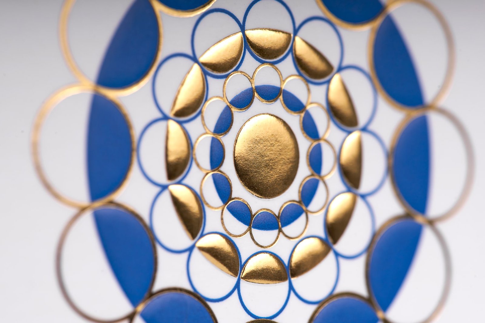 Agua de Salamanca 香水的包装设计。由萨尔维设计公司创建。