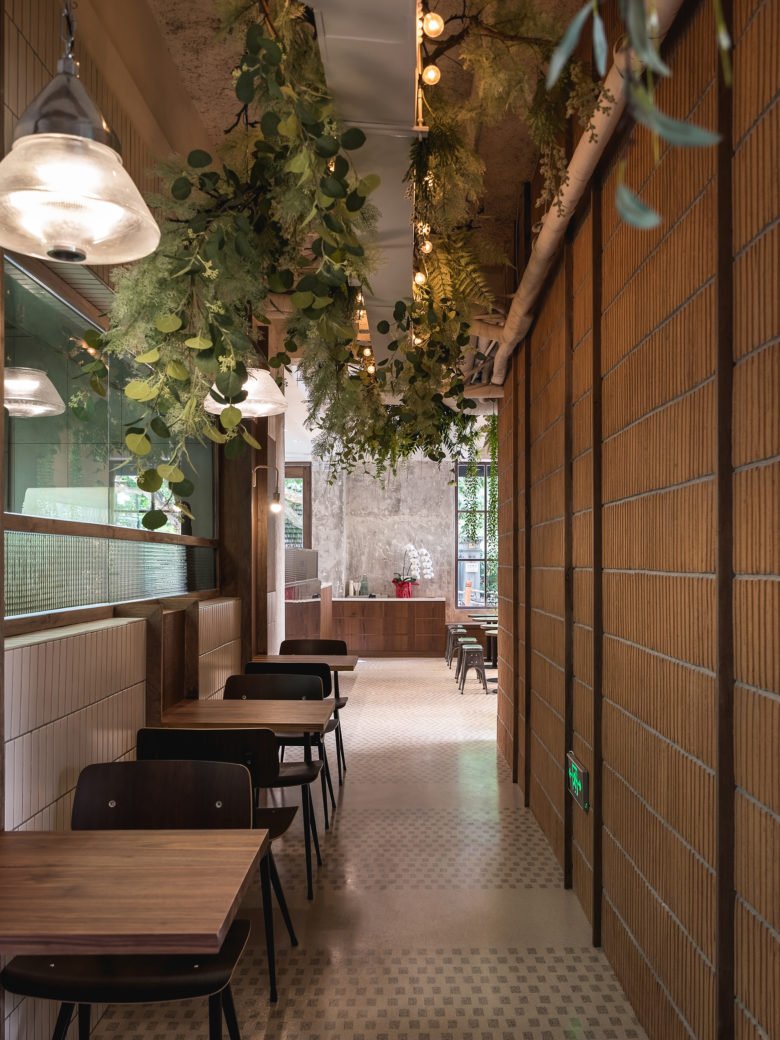 Luneurs 采用原始与质朴的混合风格来推出他们最新的商店。