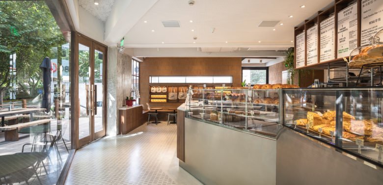 Luneurs 采用原始与质朴的混合风格来推出他们最新的商店。