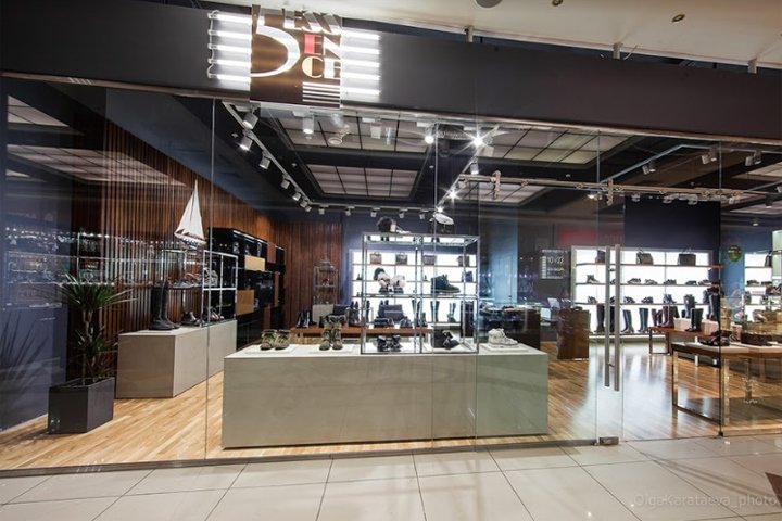 5Beformstudio 的 Essence 商店，圣彼得堡 – 俄罗斯