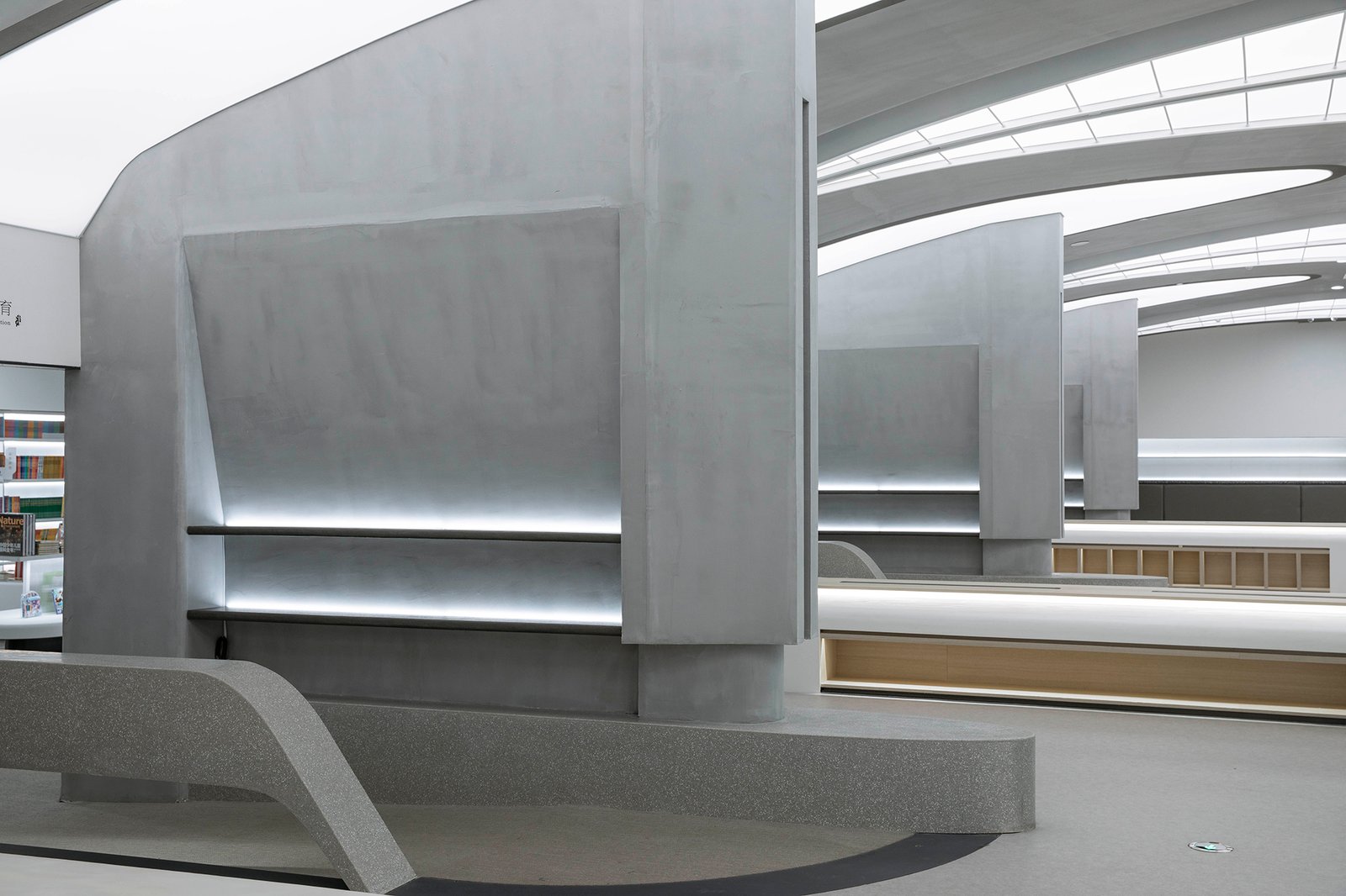 风动 E 庞书店 / Gonverge Interior Design