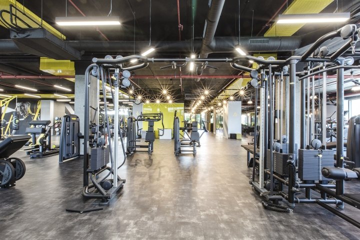 700 Fit Club by PickTwo Studio，布加勒斯特 – 罗马尼亚